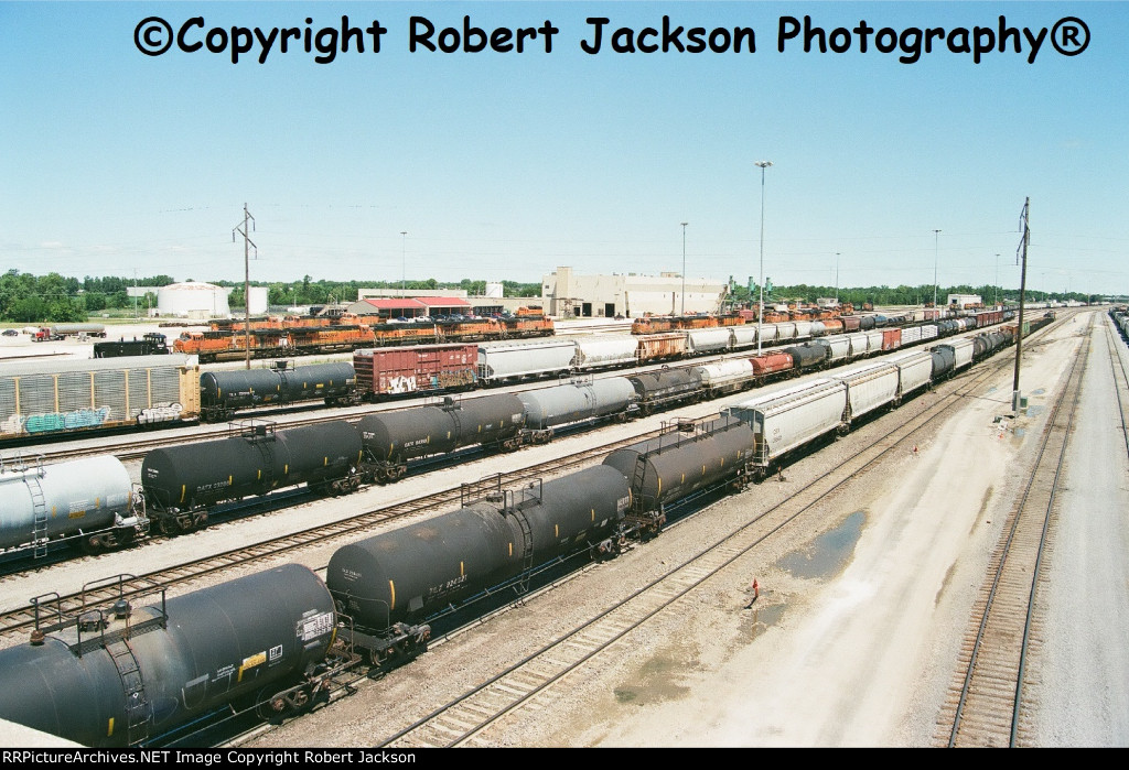 "Galesbridge" view of BNSF yard